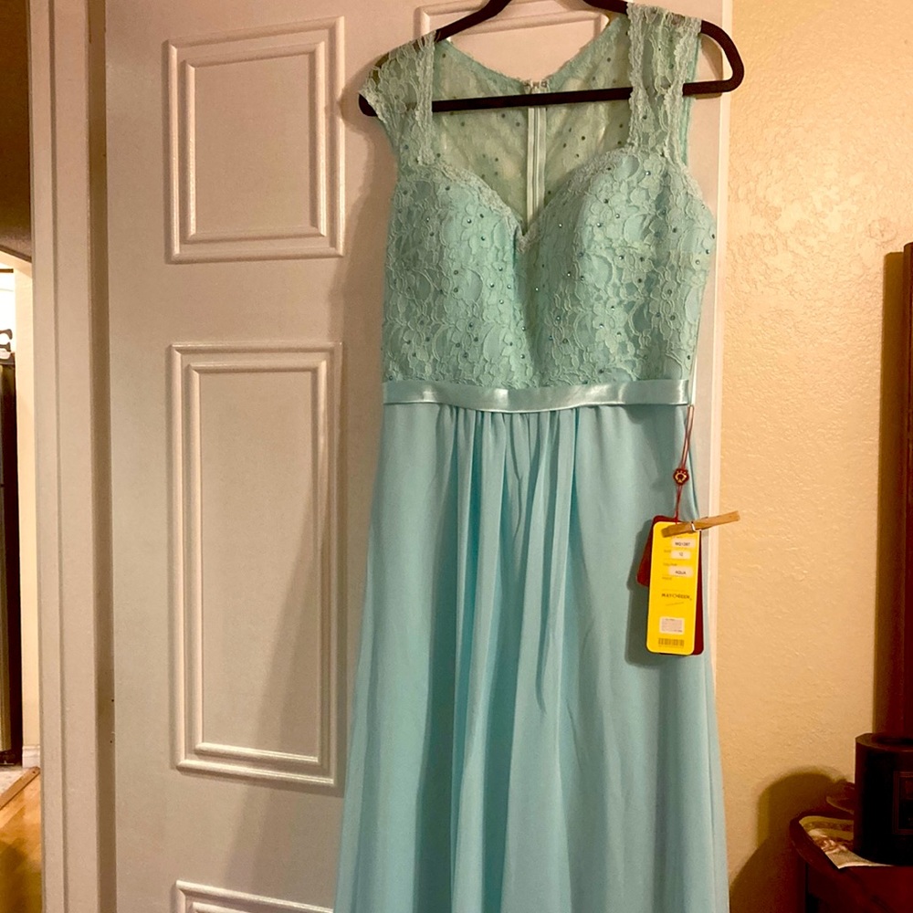 Elegant MayQueen USA made gown size 12 NWT Lined